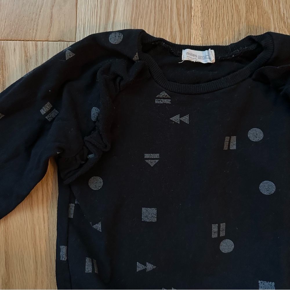 Black Geometric Ruffle Sweatshirt Size 3